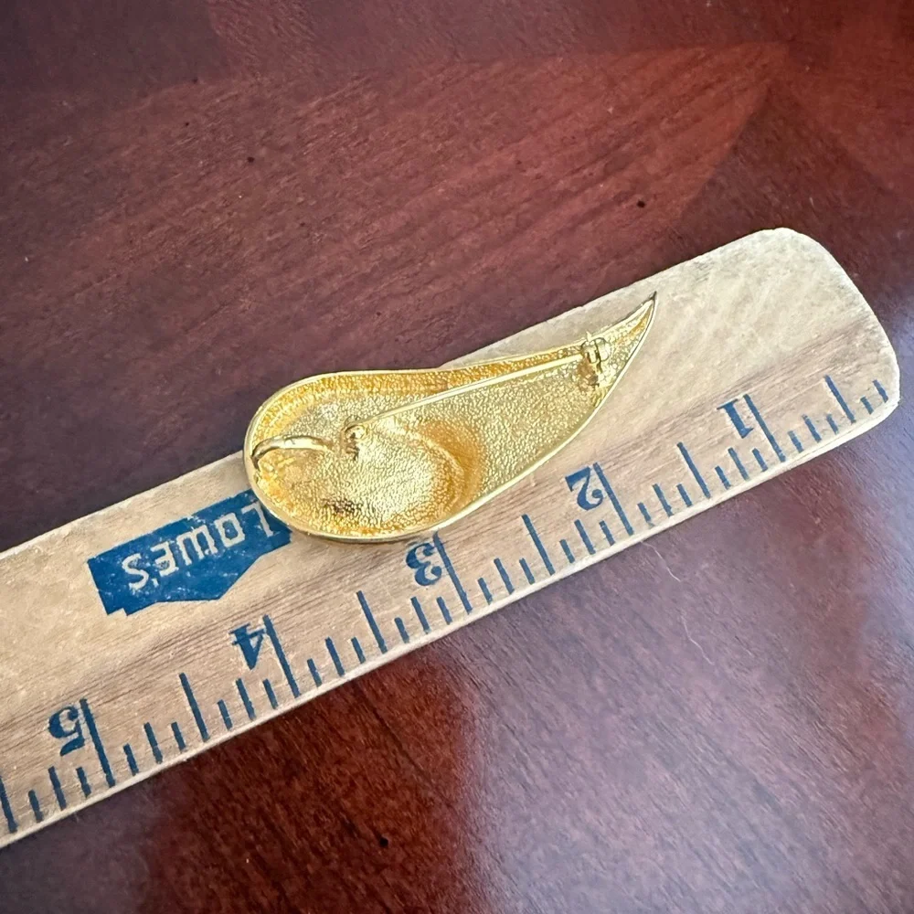 Vintage Gold Tone Brooch